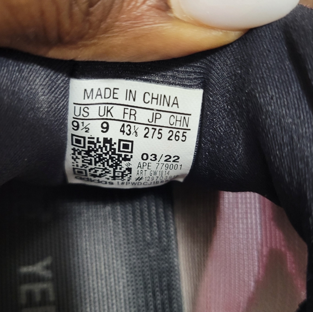 Addidas Yeezys - Picture 4 of 6